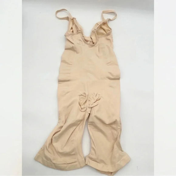 NEW SKIMS SCULPTING BODYSUIT MID THIGH B402 - Picture 6 of 7